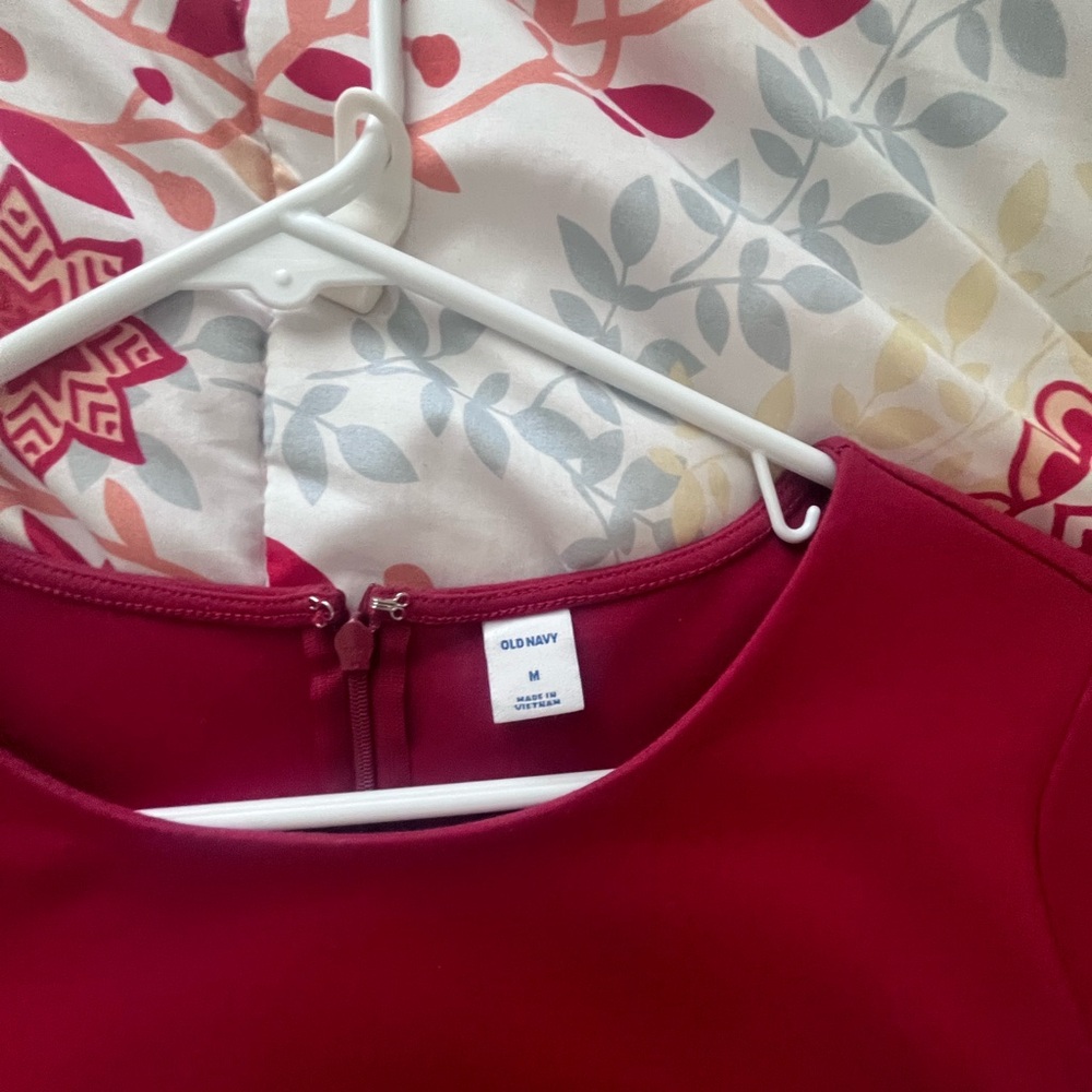 BRAND NEW Old Navy Slim Red Mini Dress with Short Sleeves - size M